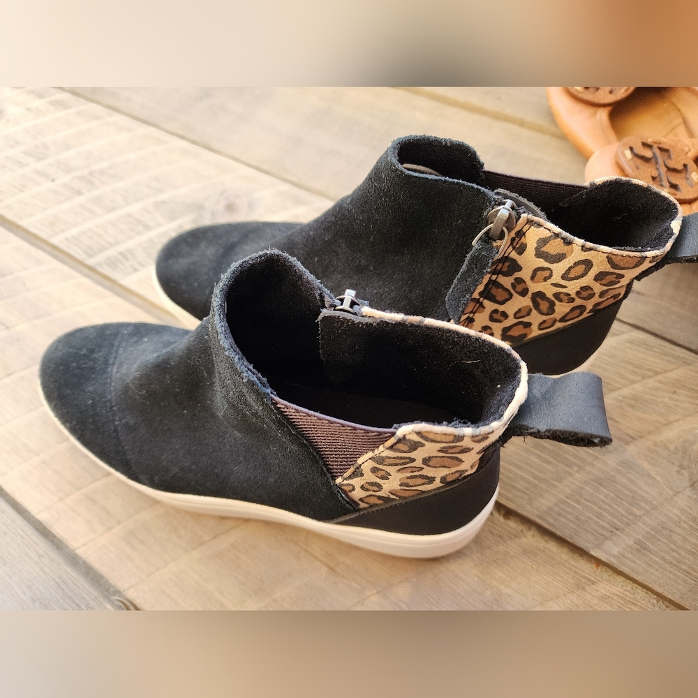 Toms Black Leopard Print Slip-On Sneakers Booties Sz 7.5 - Picture 5 of 9